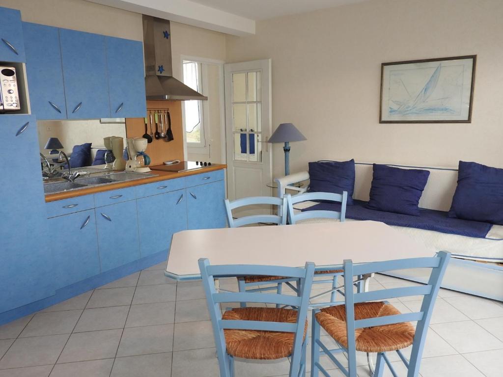 Appartement Les Sables-d'Olonne, 2 pièces, 3 personnes - FR-1-92-779 1  Place Des VendÃ©ens -  -, 85100 Les Sables dʼOlonne