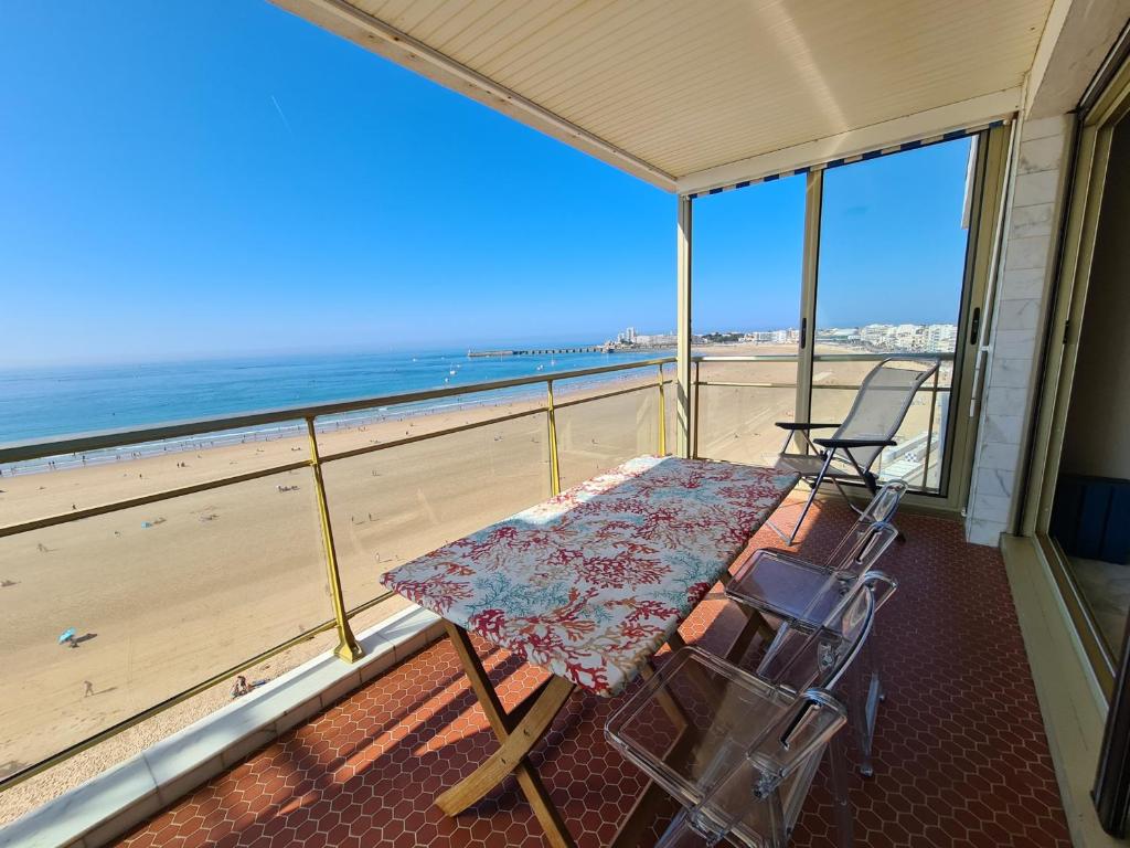 Appartement Les Sables-d'Olonne, 3 pièces, 5 personnes - FR-1-485-86 42 Promenade georges clemenceau Résidence les Soleils 9 eme ètage, 85100 Les Sables dʼOlonne