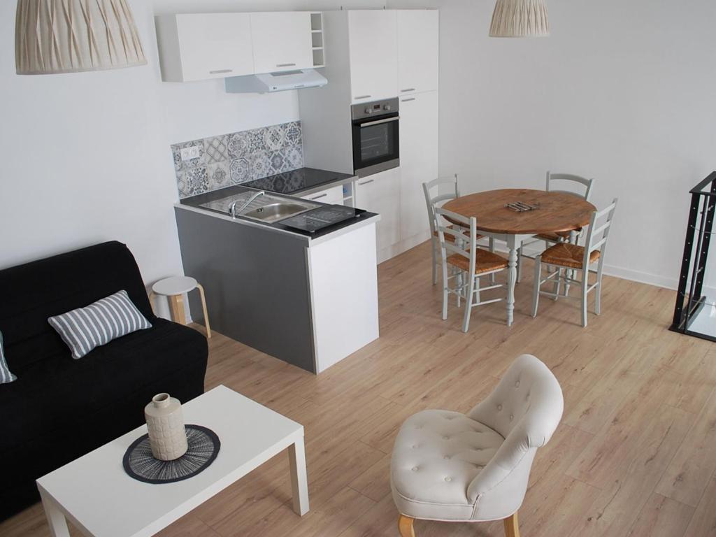 Appartement Appartement Les Sables-d'Olonne, 3 pièces, 6 personnes - FR-1-197-356 35 Rue De La Patrie -  - 85100 Les Sables dʼOlonne