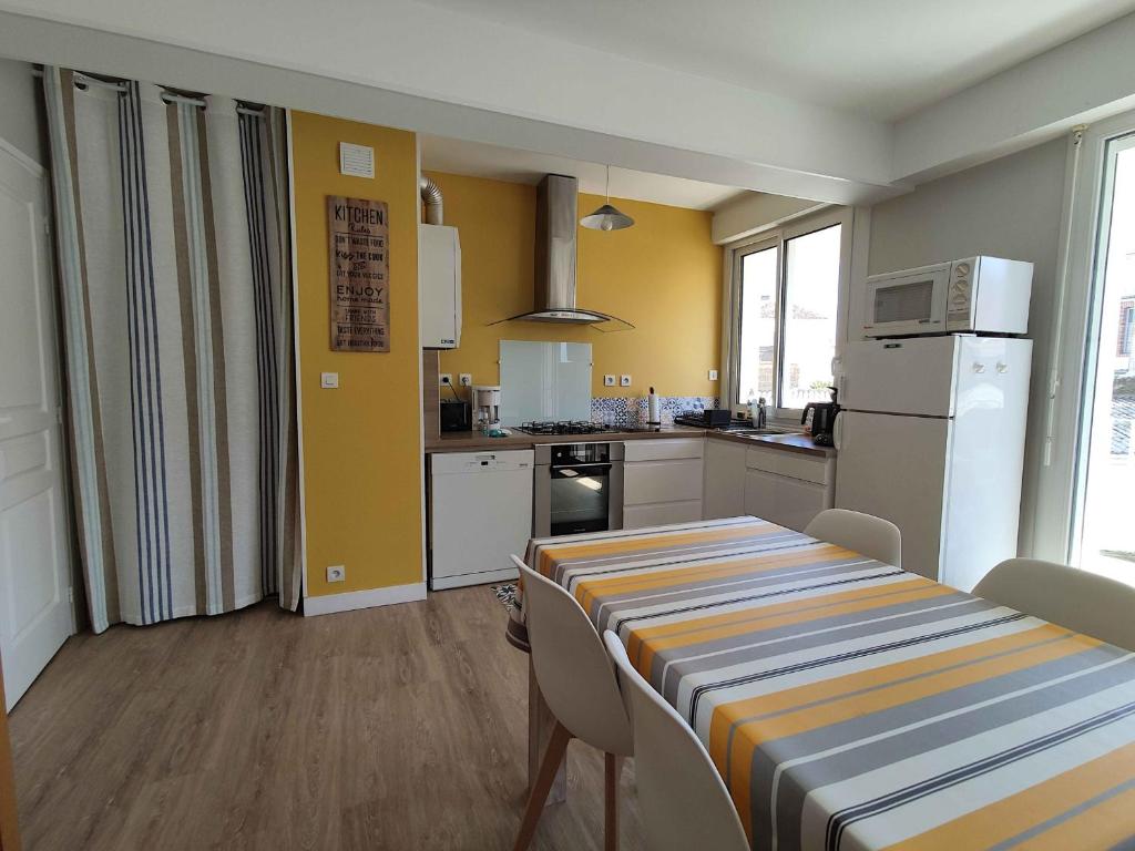 Appartement Appartement Les Sables-d'Olonne, 3 pièces, 6 personnes - FR-1-92-581 47 Rue Leon David -  - 85100 Les Sables dʼOlonne