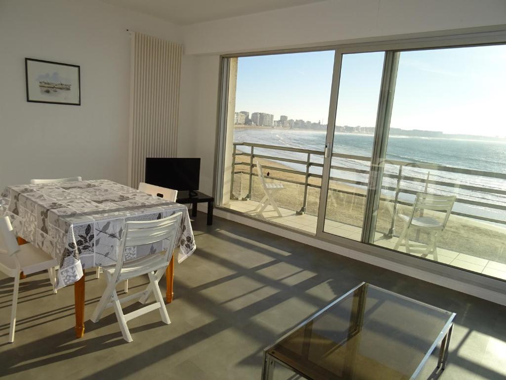 Appartement Appartement Les Sables-d'Olonne, 3 pièces, 6 personnes - FR-1-92-808 6 Promenade Joffre 85100 Les Sables dʼOlonne