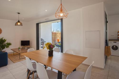 appartement Levante au calme  piscine chauffée partagée et bbq