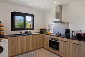 appartement Levante au calme  piscine chauffée partagée et bbq