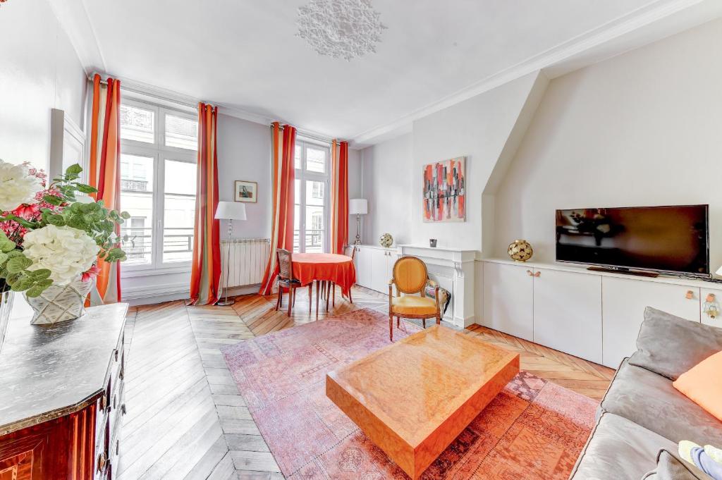 Appartement Louvre Tuileries à 200m de la Seine rue du Bac, 16, 75007 Paris