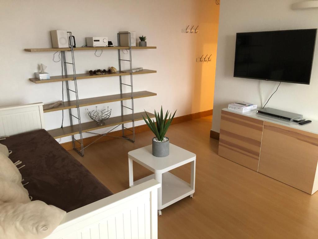 Appartement lumineux, avec balcon, à 200m de la plage 10 Route de la Corniche, 64700 Hendaye