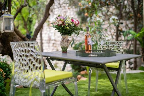Appartement lumineux avec terrasse jardin et accès piscine