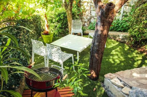 Appartement lumineux avec terrasse jardin et accès piscine