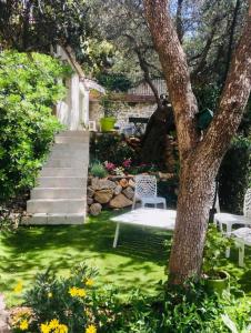 Appartement lumineux avec terrasse jardin et accès piscine