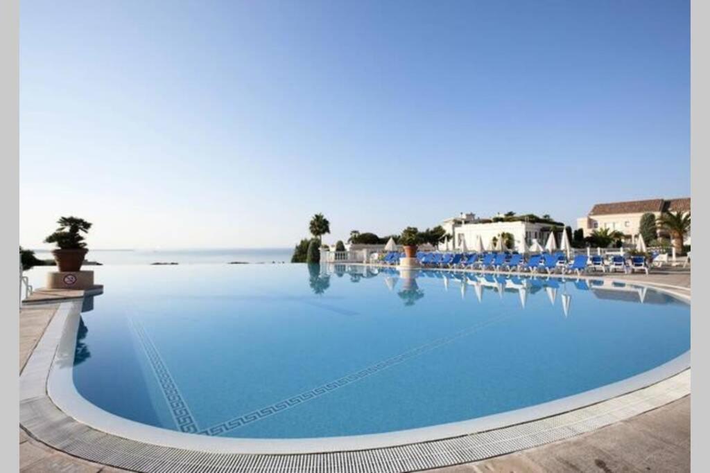 Appartement Lumineux dans Résidence avec Piscine MATISSE 1008 33 Avenue Amiral Wester Wemyss, 06150 Cannes