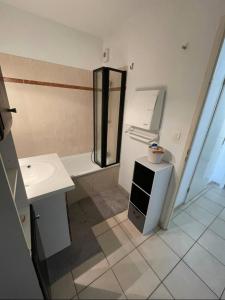 Appartement Appartement lumineux, de 2 à 4 personnes avec piscine A10, étage 1 2 Rue de l'Ousseau 31830 Plaisance-du-Touch Midi-Pyrénées