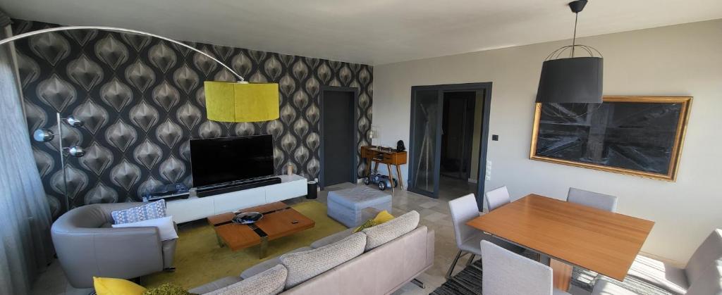 Appartement Lumineux de 90 m2 situé en centre ville 10 Avenue du Rhône, 74000 Annecy