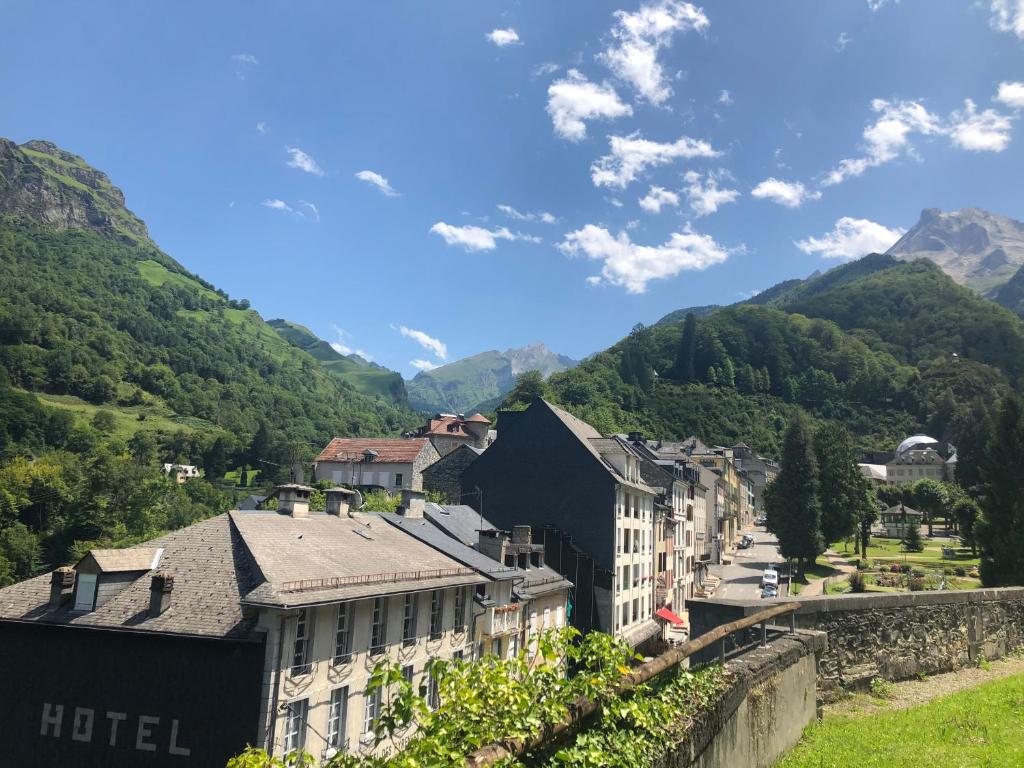 Appartement Lumineux et Rénové dans les Pyrénées 3 Place de la Poste, 64440 Eaux-Bonnes