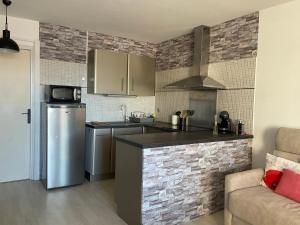 APPARTEMENT LUMINEUX SUR LE PORT! 5 MN DE LA PLAGE AVEC PARKING PRIVE