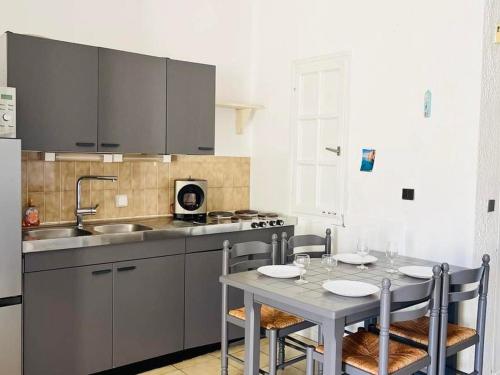 Appartement Lumio, 1 pièce, 2 personnes - FR-1-63-322