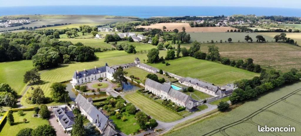 Appartement luxe avec terrasse sur château Le Bosq, 14520 Commes