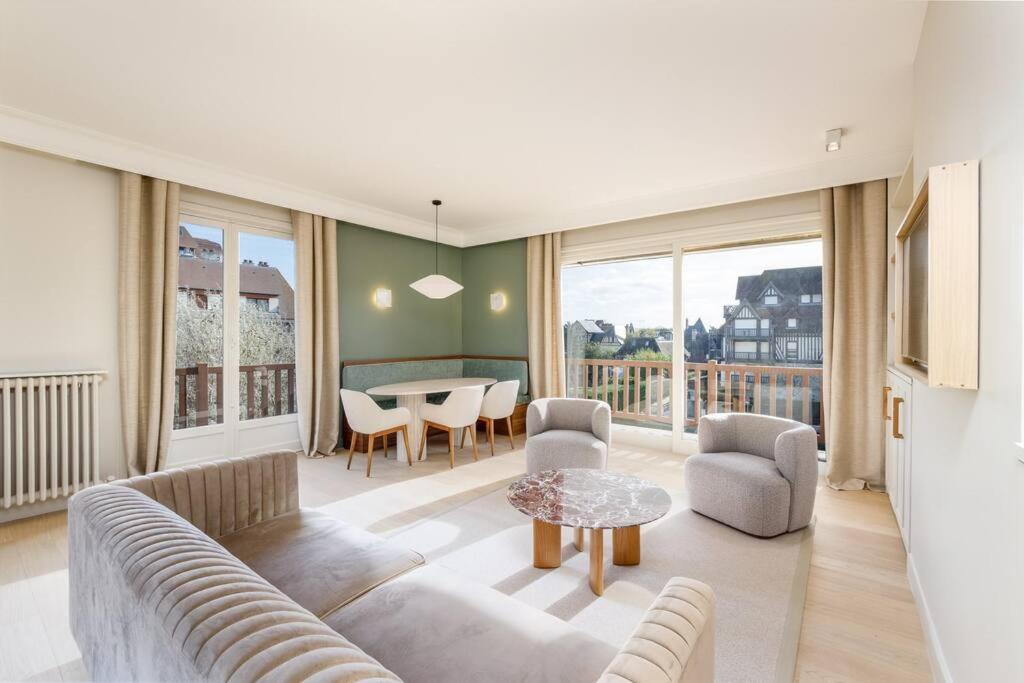 Appartement Appartement luxueux vue mer à Deauville avec services 1 Rue Raspail 14800 Deauville
