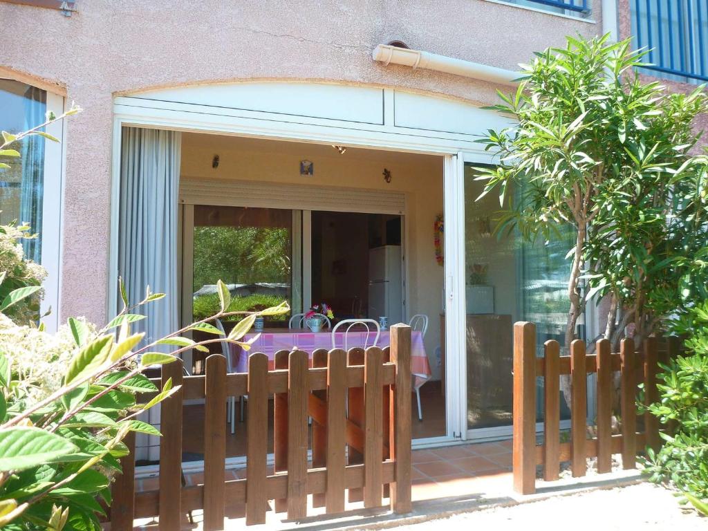 Appartement Marseillan-Plage, 2 pièces, 4 personnes - FR-1-387-109 Robinson Sud NÂ°43 - Quai De Plaisance -, 34340 Le Castellas