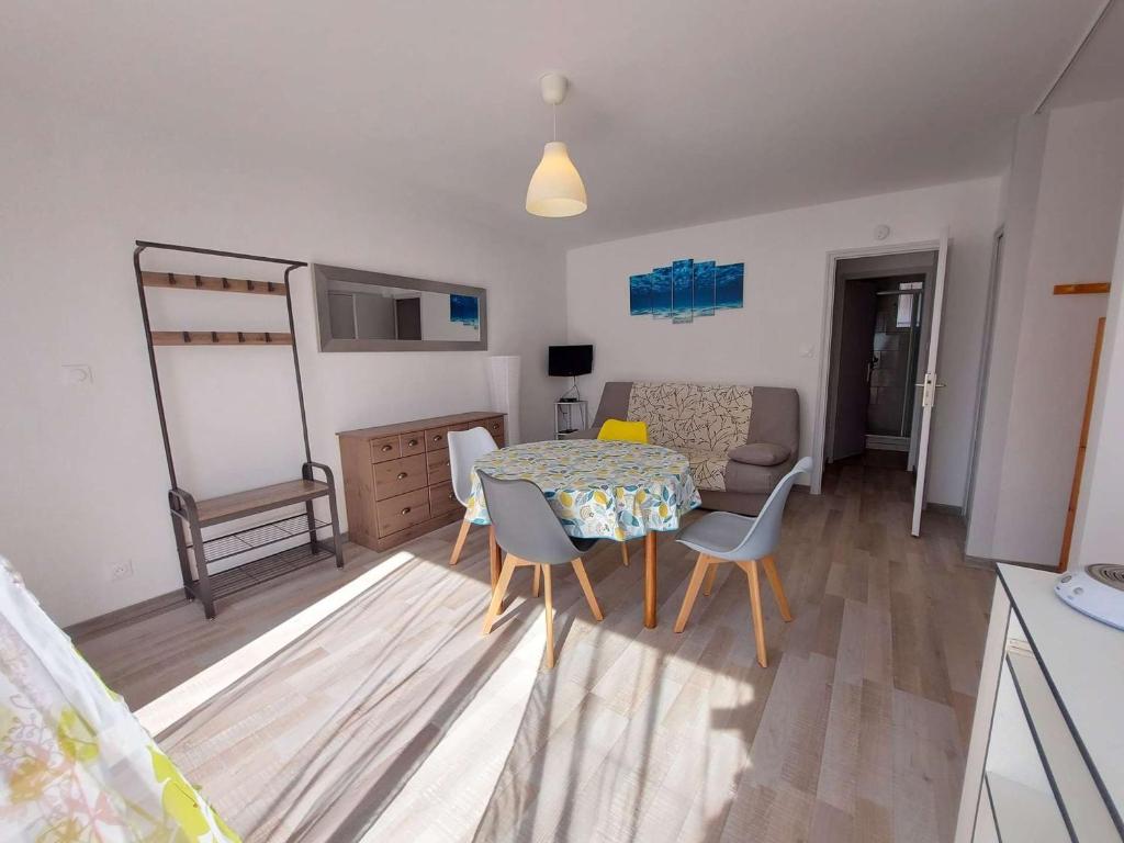 Appartement Appartement Marseillan-Plage, 2 pièces, 6 personnes - FR-1-326-502 Chemin De L'Airette -  - 34340 Le Castellas