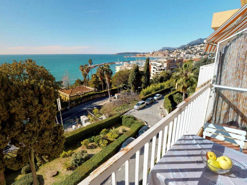 Appartement Appartement Menton, 2 pièces, 4 personnes - FR-1-196-159 13, Avenue Aristide Briand 06500 Menton