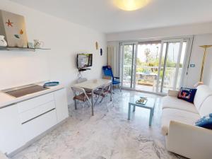 Appartement Appartement Menton, 2 pièces, 4 personnes - FR-1-196-302 13E, Avenue Aristide Briand 06500 Menton Provence-Alpes-Côte d\'Azur