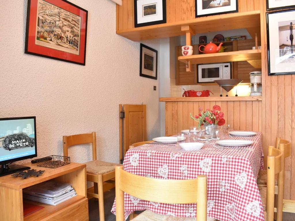 Appartement Méribel, 2 pièces, 6 personnes - FR-1-180-296 Centre -  -, 73550 Méribel