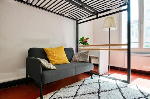 Appartement Meublé avec Balcon proche de toutes commodités