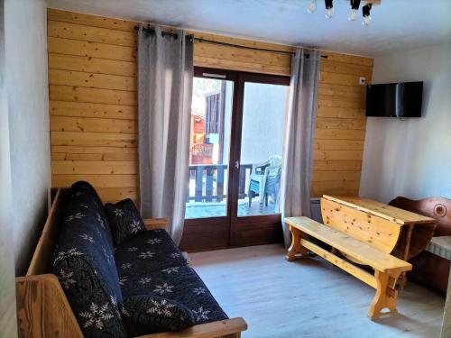 Appartement meublé avec vue sur les montagnes et piscine l'été