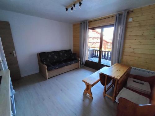 Appartement meublé avec vue sur les montagnes et piscine l'été