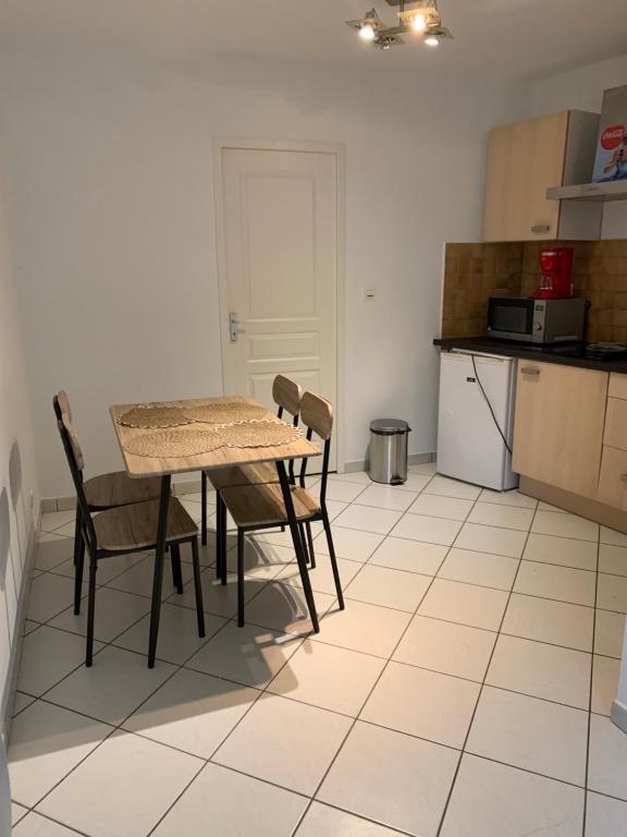 Appartement Appartement meublé centre-ville Rue des Martyrs 29270 Carhaix-Plouguer