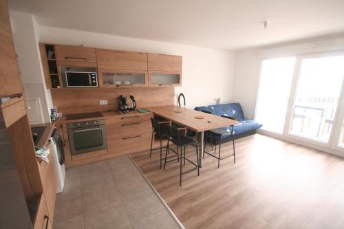 Appartement MINIMALISTE merci de bien Lire la partie \