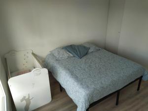 Appartement MINIMALISTE merci de bien Lire la partie \
