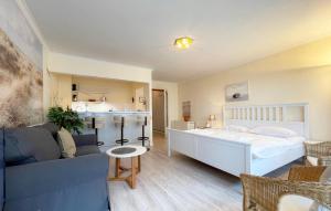 Appartement mit Badewanne am Strand und Balkon