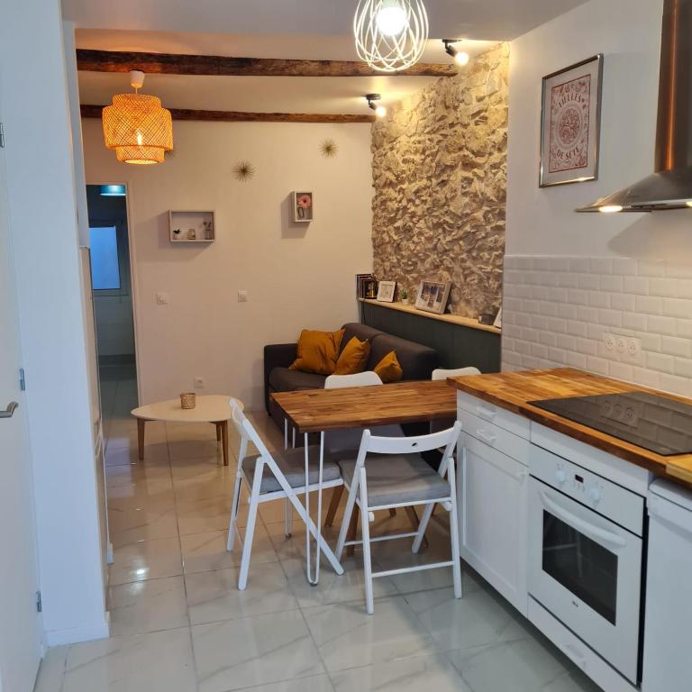 Appartement mit Balkon und Meerblick