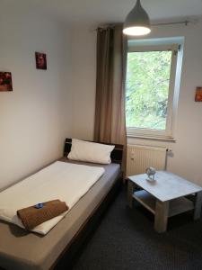 Appartement Appartement mit zwei Einzelbetten- zwei Schlafzimmer -Monteurswohnung - für Dienstreisende - Zentral an der A1 und 59 70 Rheinstraße Rheinstraße 68 / Erdgeschoß 51371 Leverkusen Rhénanie du Nord - Westphalie