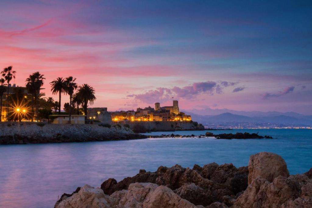 Appartement moderne à 50m de la mer 54 Boulevard Maréchal Foch, 06600 Antibes