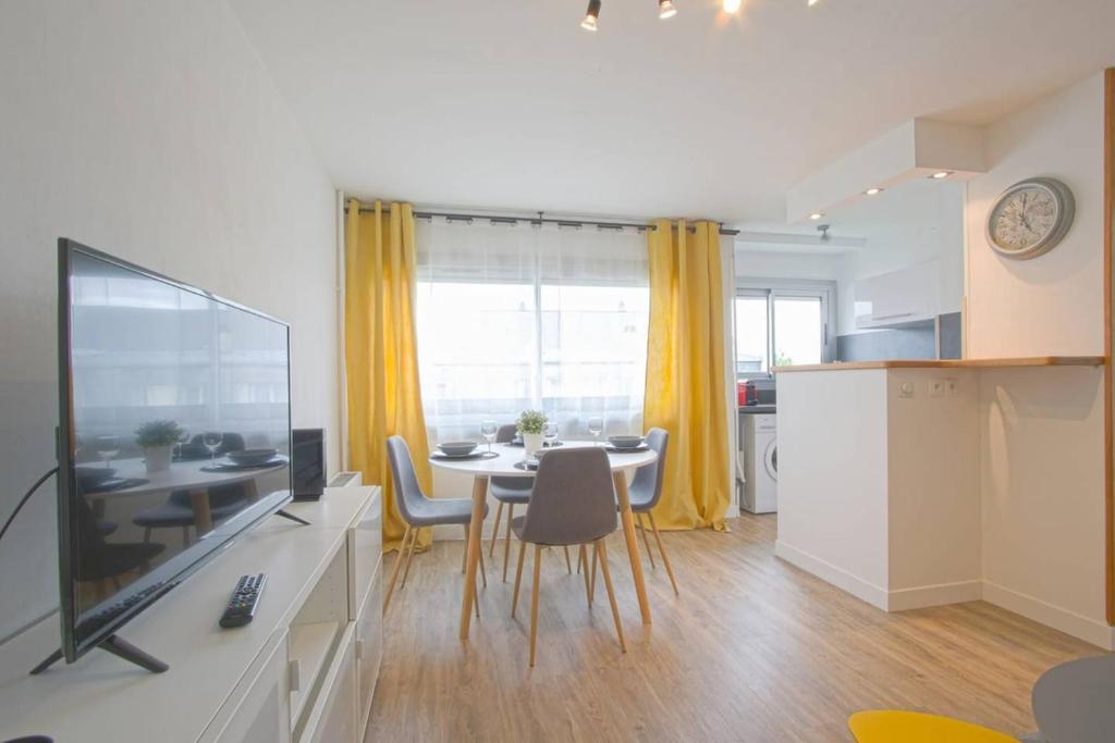 Appartement APPARTEMENT MODERNE A CAEN POUR 4 PERSONNES 166B Rue de Bayeux 14000 Caen