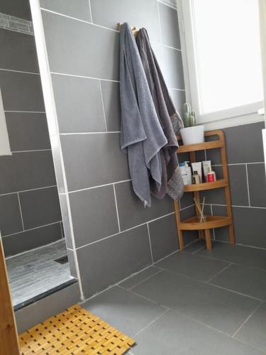 Appartement moderne avec extérieur et parking
