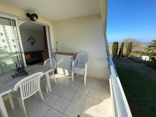 Appartement moderne, résidence front de mer avec piscine