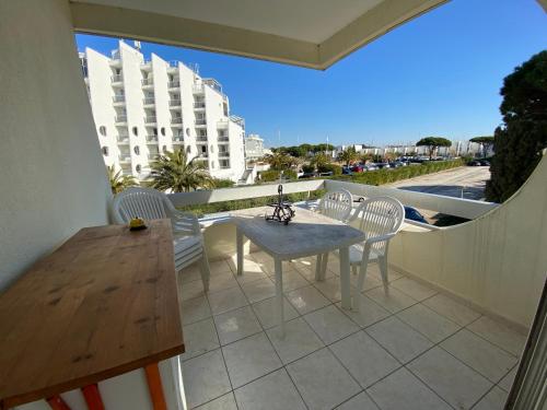 Appartement moderne, résidence front de mer avec piscine