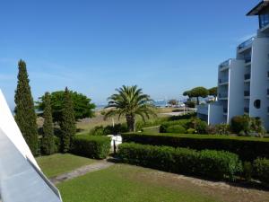 Appartement moderne, résidence front de mer avec piscine