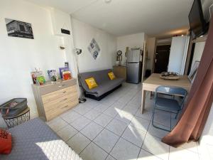 Appartement moderne, résidence front de mer avec piscine