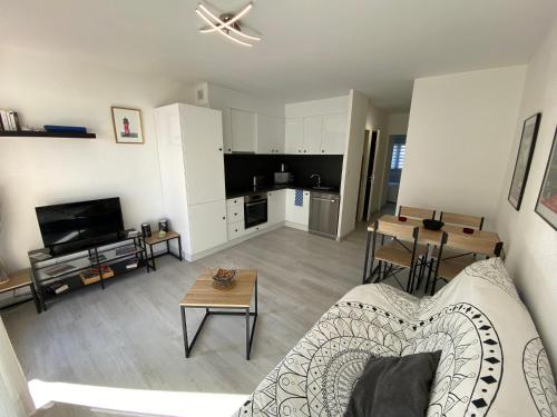 Appartement moderne vue latérale sur mer proche centre