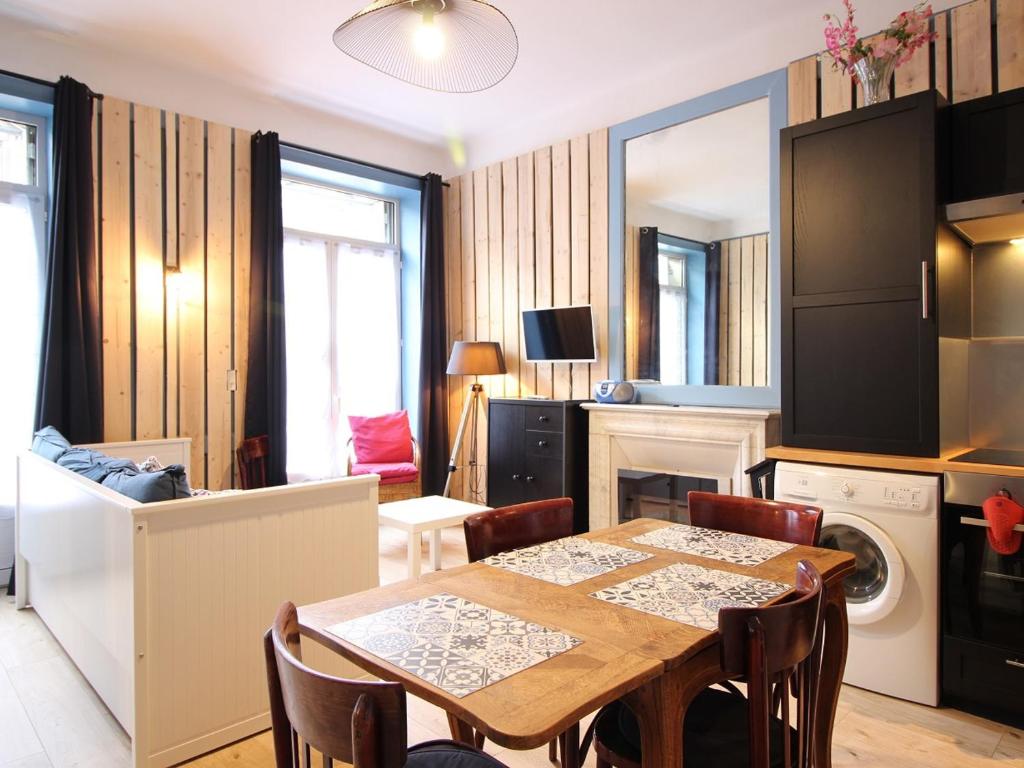 Appartement Mont-Dore, 2 pièces, 4 personnes - FR-1-608-197 PLACE DU PANTHEON, 63240 Le Mont-Dore