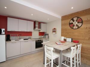 Appartement Mont-Dore, 2 pièces, 4 personnes - FR-1-608-98