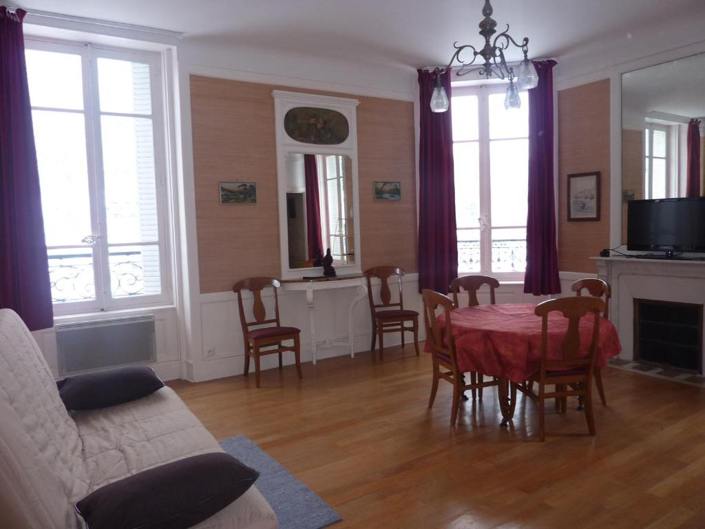 Appartement Appartement Mont-Dore, 2 pièces, 5 personnes - FR-1-608-134 PLACE DU PANTHEON 63240 Le Mont-Dore