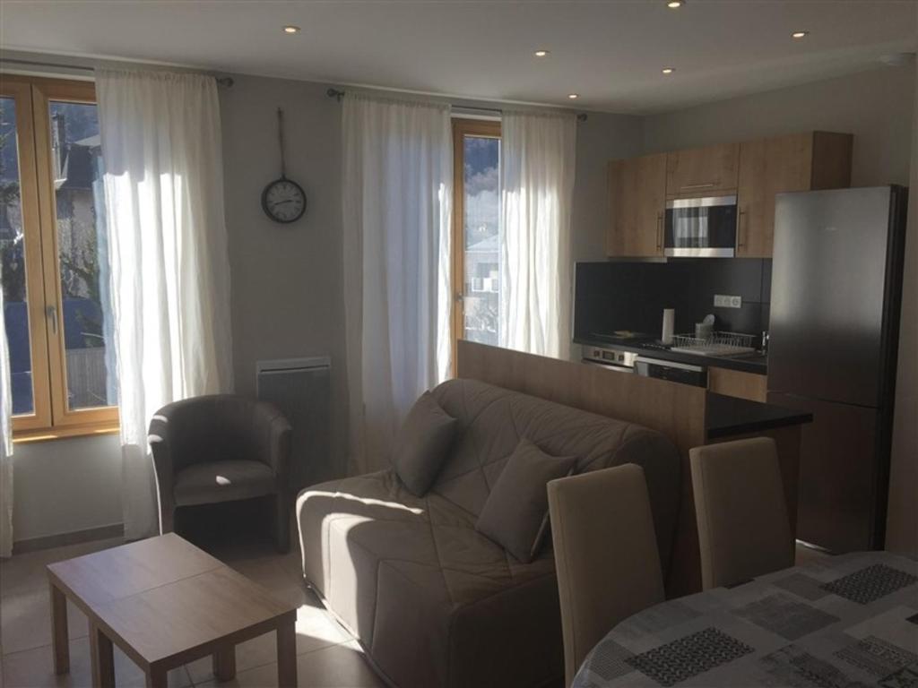 Appartement Appartement Mont-Dore, 3 pièces, 6 personnes - FR-1-415-67 19 Avenue Des Belges -  - 63240 Le Mont-Dore