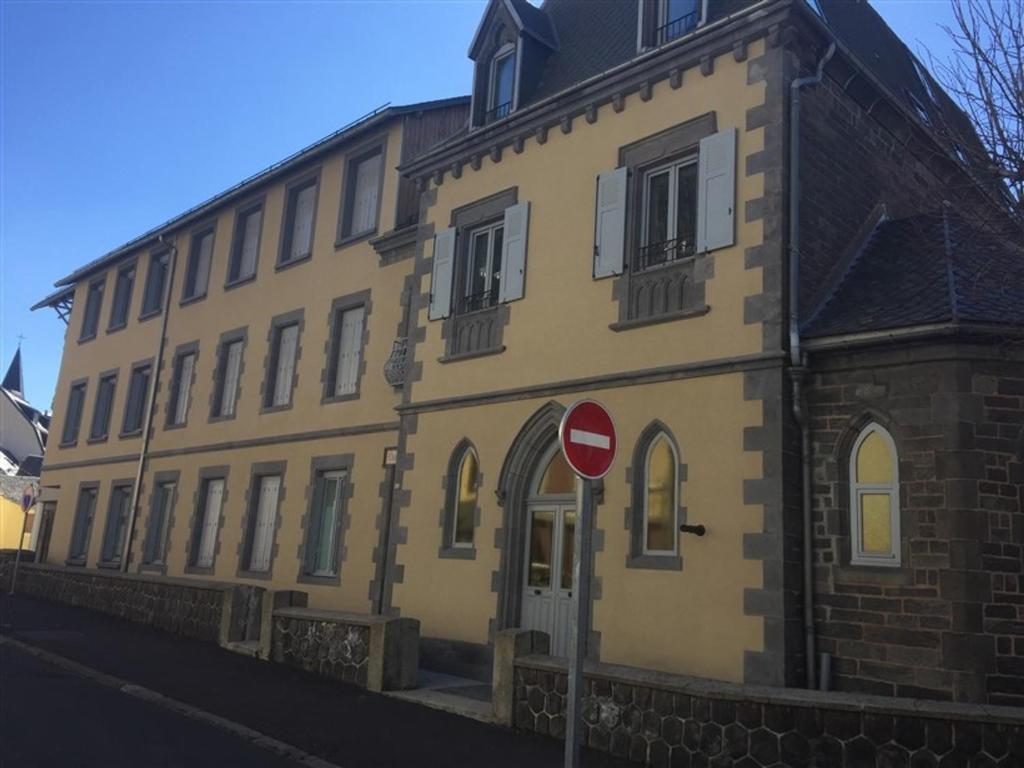 Appartement Appartement Mont-Dore, 3 pièces, 6 personnes - FR-1-415-69 19 Avenue Des Belges -  - 63240 Le Mont-Dore