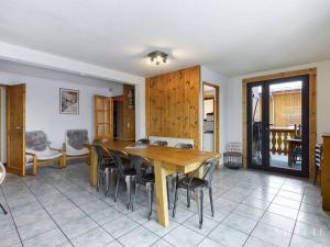 Appartement Appartement Montvalezan-La Rosière, 6 pièces, 13 personnes - FR-1-398-616 CHALET LES CAMPANULES 73700 Montvalezan Rhône-Alpes