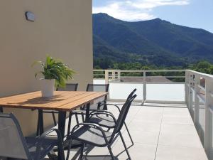 Appartement neuf, avec vue montagnes.