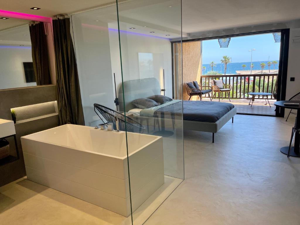 Appartement Appartement neuf climatisé - vue mer Saint-Tropez - 50m plage et port - piscine Allée des Haliotis 83580 Gassin